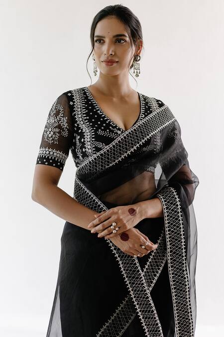 Buy Ridhimaa Gupta Black Silk Organza, Cotton Brahma Resham Saree With Unstitched Blouse Piece Buy_Ridhimaa Gupta_Black Silk Organza, Cotton Brahma Resham Saree With Unstitched Blouse Piece