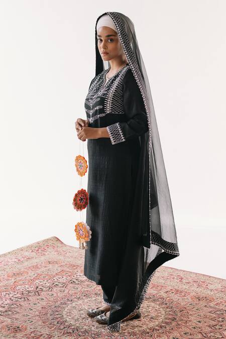 Ridhimaa Gupta Black Silk Organza, Viscose, Cotton Embroidery Marahaba Floral Kurta Pant Set Online at Aza Fashions Ridhimaa Gupta_Black Silk Organza, Viscose, Cotton Embroidery Marahaba Floral Kurta Pant Set _Online_at_Aza_Fashions