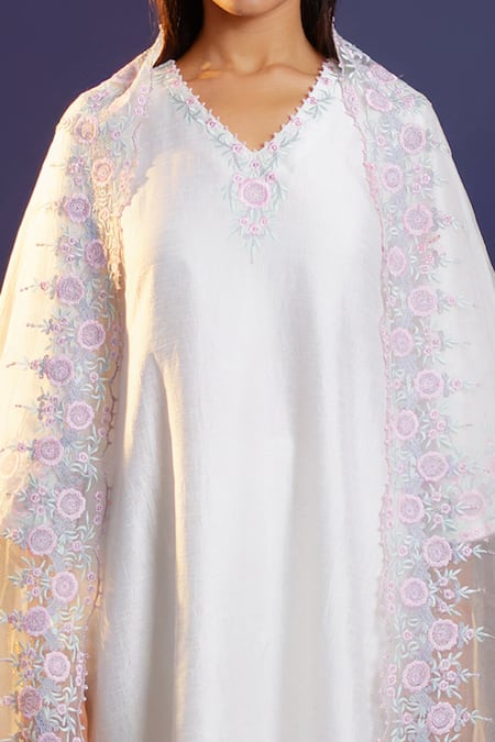 Ridhimaa Gupta Off White Silk Organza, Viscose, Cotton Heer Flowy Kurta Set With Dupatta Online at Aza Fashions Ridhimaa Gupta_Off White Silk Organza, Viscose, Cotton Heer Flowy Kurta Set With Dupatta _Online_at_Aza_Fashions