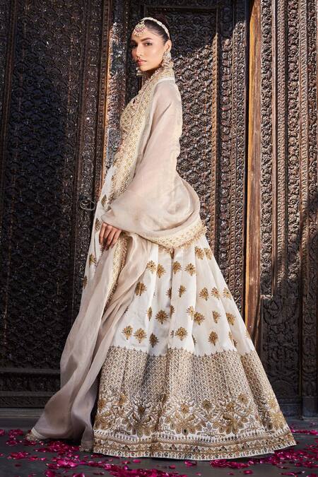 tara thakur Ivory Silk Embroidery V-neck Floral Lehenga Set Online at Aza Fashions tara thakur_Ivory Silk Embroidery V-neck Floral Lehenga Set _Online_at_Aza_Fashions