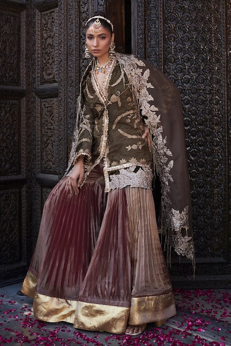 tara thakur Green Velvet, Tissue Embroidery, Zari V-neck Jacket And Pant Set Online at Aza Fashions tara thakur_Green Velvet, Tissue Embroidery, Zari V-neck Jacket And Pant Set _Online_at_Aza_Fashions