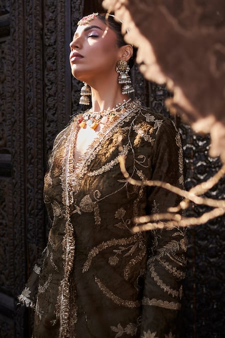 tara thakur Green Velvet, Tissue Embroidery, Zari V-neck Jacket And Pant Set at Aza Fashions tara thakur_Green Velvet, Tissue Embroidery, Zari V-neck Jacket And Pant Set _at_Aza_Fashions