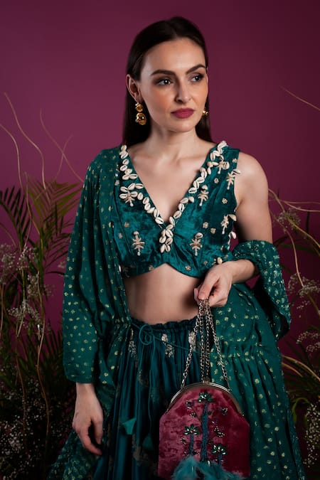 Buy_tara thakur_Green Brocade Embroidery, Zari V-neck Woven Lehenga Butti Jacket Set _Online_at_Aza_Fashions