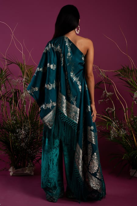 tara thakur Asymmetric Woven Zari Top With Pant 