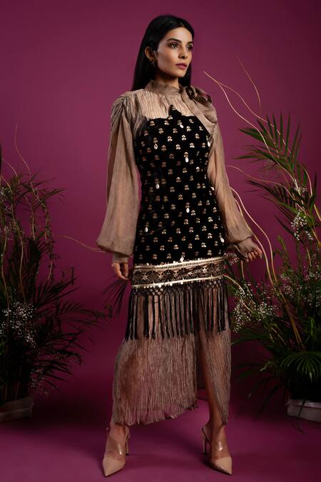 tara thakur Black Velvet Embroidered Conch Shell Side Tie Zari Dress  2