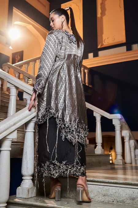 tara thakur Embroidered Blouse Skirt Set 