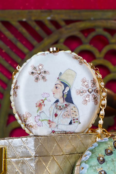 Shop Puneet Gupta Pink Embroidered Kamalkanta Queen Pattern Clutch at Aza Fashions Shop_Puneet Gupta_Pink Embroidered Kamalkanta Queen Pattern Clutch _at_Aza_Fashions