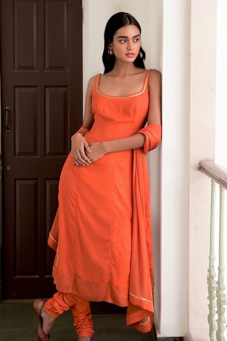 Taro Orange Chiffon, Cotton Embroidery Square Neck Zoya Dew Drop Print Kurta Set Online at Aza Fashions Taro_Orange Chiffon, Cotton Embroidery Square Neck Zoya Dew Drop Print Kurta Set _Online_at_Aza_Fashions