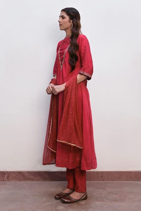 Taro Red Chanderi Silk Cut Work, Zari, Aabroo Yoke Embroidered A-line Kurta Set Online at Aza Fashions Taro_Red Chanderi Silk Cut Work, Zari, Aabroo Yoke Embroidered A-line Kurta Set _Online_at_Aza_Fashions