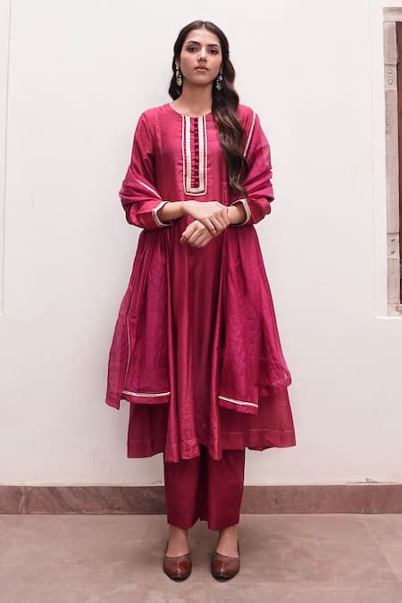 Buy Taro Wine Chanderi Silk Zari Round Neck Aiza A-line Kurta Set Online at Aza Fashions Buy_Taro_Wine Chanderi Silk Zari Round Neck Aiza A-line Kurta Set _Online_at_Aza_Fashions