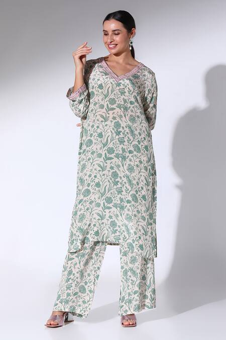 Buy_SAKSHI GIRRI_Green Crepe V-neck Zinnia Blossom Print Kurta With Flared Pant_Online_at_Aza_Fashions