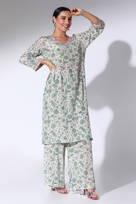 Shop_SAKSHI GIRRI_Green Crepe V-neck Zinnia Blossom Print Kurta With Flared Pant_Online_at_Aza_Fashions