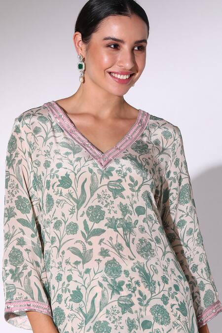 SAKSHI GIRRI_Green Crepe V-neck Zinnia Blossom Print Kurta With Flared Pant_at_Aza_Fashions