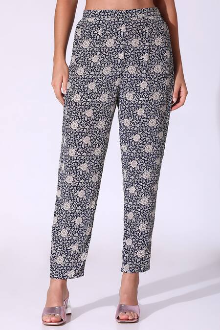 Buy_SAKSHI GIRRI_Pink Crepe V-neck Dahlia Bloom Print Panelled Slit Kurta Pant Set_Online_at_Aza_Fashions