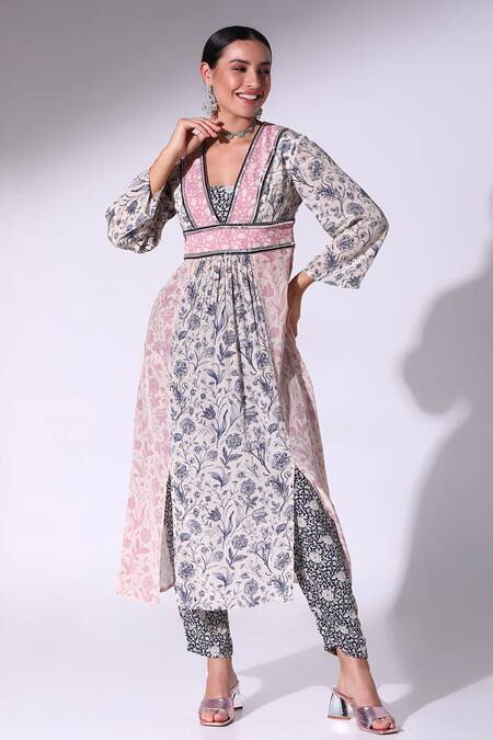 Shop_SAKSHI GIRRI_Pink Crepe V-neck Dahlia Bloom Print Panelled Slit Kurta Pant Set_Online_at_Aza_Fashions