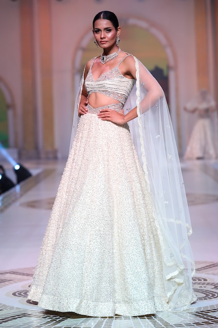 Neeta Lulla 2018 Bridal Lehenga | Indian wedding gowns, Indian wedding  outfits, Indian fashion