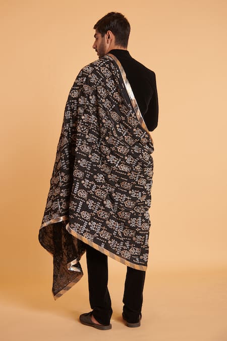 Siddartha Tytler Metallic Aari Embroidered Dupatta 