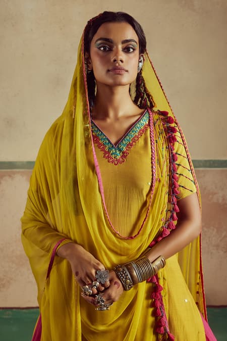 Buy_Zariya The Label_Yellow Bamboo, Chiffon, Cotton Sheesha Embroidered Backless Kurta Lehenga Set _Online_at_Aza_Fashions