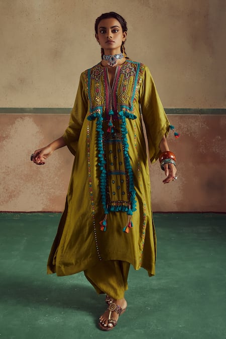 Zariya The Label Jhola Boho Sheesha Embroidered Kurta With Pant 