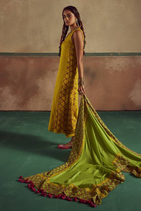 Shop_Zariya The Label_Yellow Bamboo, Crepe, Cotton Mirrors, Boho Jaal Embroidered Kurta Pant Set _Online_at_Aza_Fashions