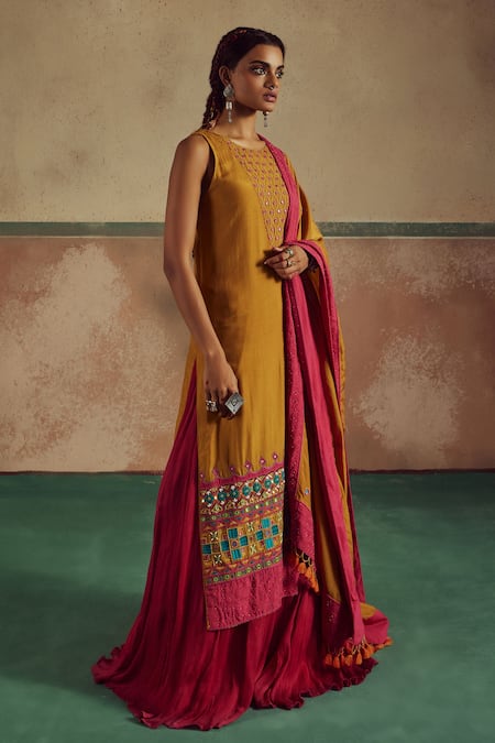 Zariya The Label_Yellow Bamboo, Cotton, Silk Embroidery, Mirrors Round Waves Kurta Lehenga Set _Online_at_Aza_Fashions