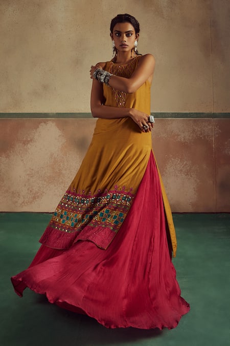 Zariya The Label_Yellow Bamboo, Cotton, Silk Embroidery, Mirrors Round Waves Kurta Lehenga Set _at_Aza_Fashions