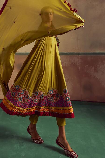 Buy_Zariya The Label_Green Bamboo, Crepe Mirrors, Sequins, Tassels Circle Gardenia Anarkali Pant Set _Online_at_Aza_Fashions