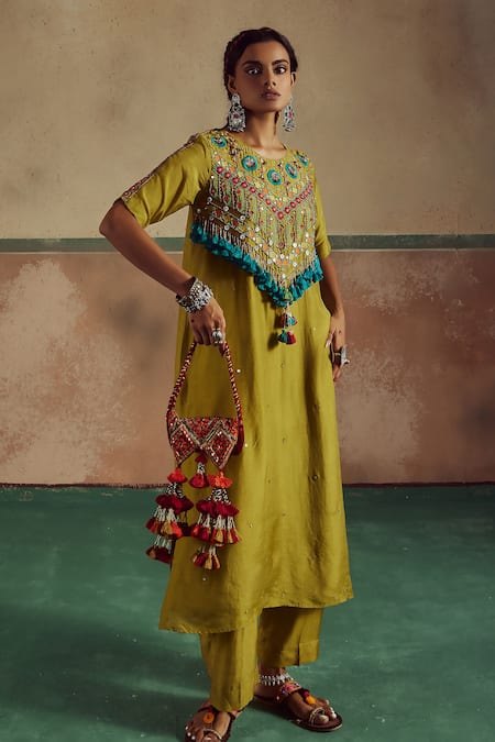 Zariya the Label Banjaran Tassel Embellished Kurta With Pant 