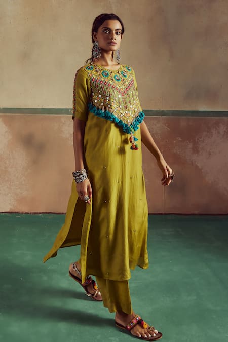 Zariya The Label Banjaran Tassel Embellished Kurta With Pant 