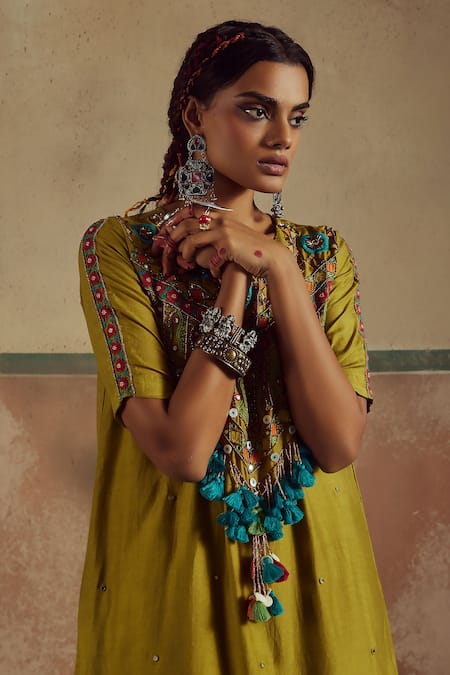Buy_Zariya The Label_Green Bamboo, Silk Mirrors, Sequins, Banjaran Embellished Kurta With Pant _Online_at_Aza_Fashions