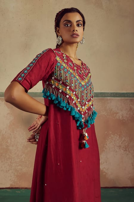 Buy_Zariya The Label_Red Bamboo, Silk Mirrors, Sequins, Banjaran Embellished Yoke Kurta With Pant _Online_at_Aza_Fashions
