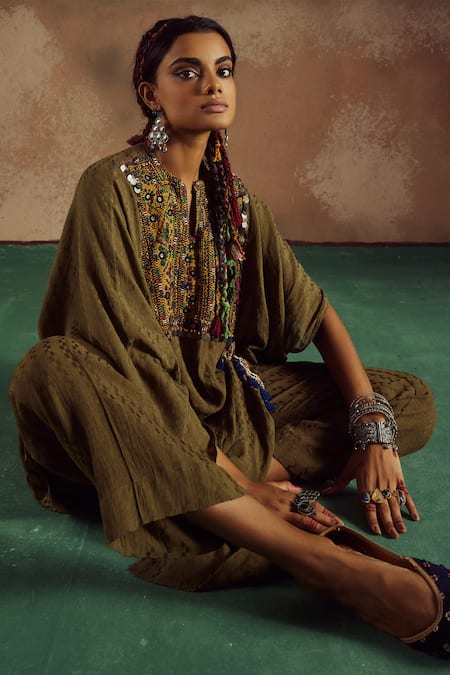 Zariya The Label Asymmetric Floral Embroidered Cowl Cape With Pant 