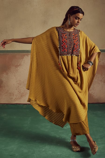 Zariya the Label Asymmetric Bloom Embroidered Cowl Cape With Pant 