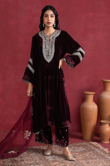 Pairaahan Maroon Kurta And Pant Premium Silk Velvet Embroidery Gardenia Notched V Set 