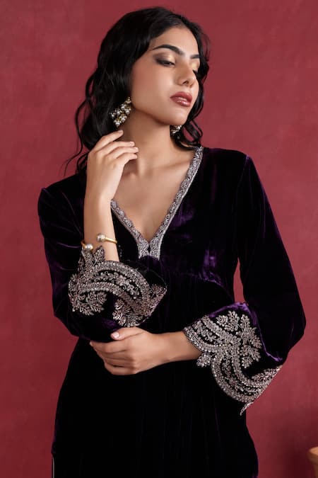 Pairaahan_Purple Kurta And Pant Premium Silk Velvet Embroidery Flowery V Aliya Cut Set_Online_at_Aza_Fashions