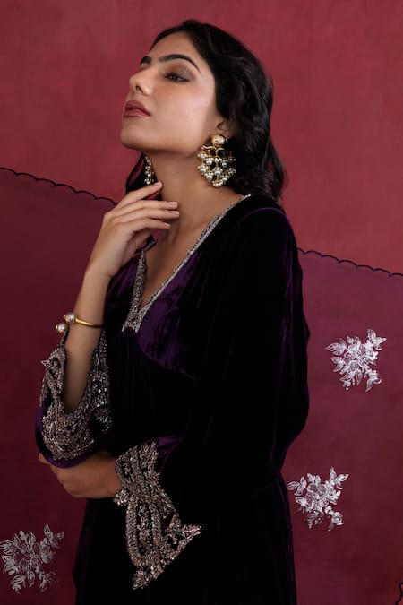 Pairaahan_Purple Kurta And Pant Premium Silk Velvet Embroidery Flowery V Aliya Cut Set_at_Aza_Fashions