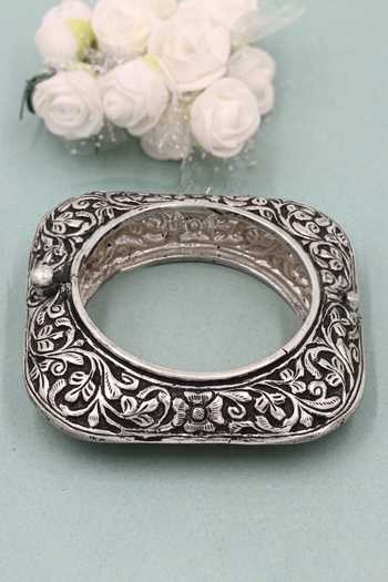Sangeeta Boochra_Silver Plated Cut Work Floral Carved Bangle _Online_at_Aza_Fashions