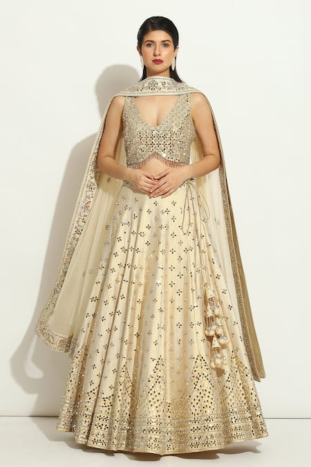 Vandana Sethi Ivory Raw Silk Embroidered Mirrorwork V-neck Scalloped Pattern Lehenga Set 