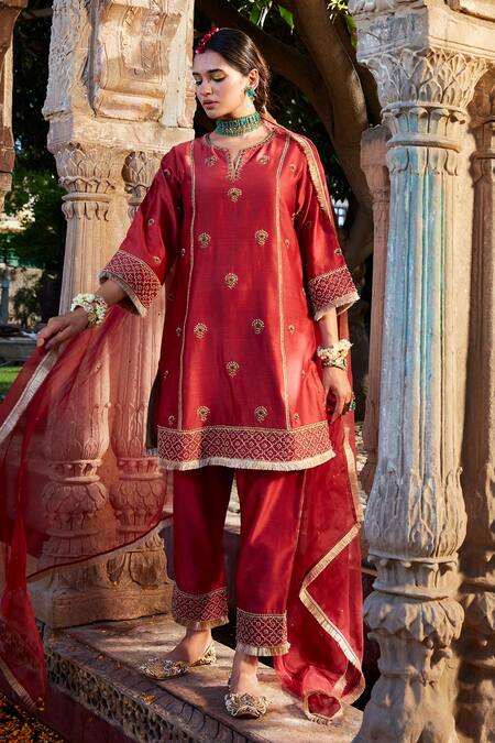 Kritika Dawar_Maroon Chanderi, Organza Beads, Pearls, Zari Dori Embroidered Kurta Pant Set _Online_at_Aza_Fashions