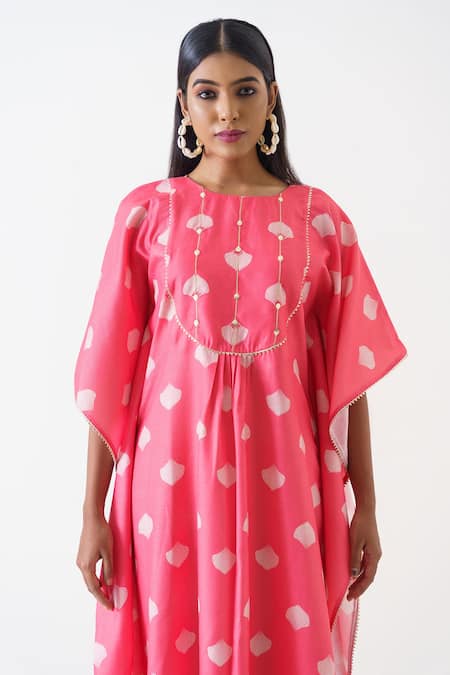 Buy 17:17 By Simmi Saboo Coral Shell Boat Neck Print Kaftan Online at Aza Fashions Buy_17:17 By Simmi Saboo_Coral Shell Boat Neck Print Kaftan _Online_at_Aza_Fashions