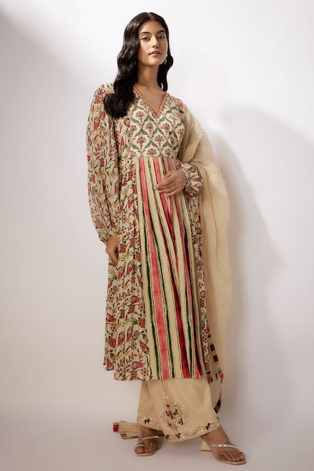 Nadima Saqib_Beige Crepe, Tissue, Chanderi Embroidery, Zari V-neck Florette Print Kurta Set _Online_at_Aza_Fashions