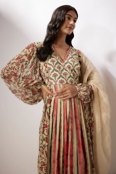 Buy_Nadima Saqib_Beige Crepe, Tissue, Chanderi Embroidery, Zari V-neck Florette Print Kurta Set _Online_at_Aza_Fashions
