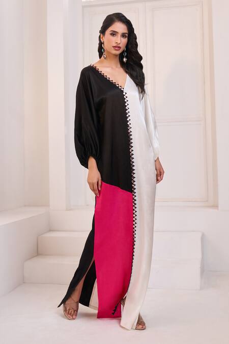 Shop_Masumi Mewawalla X AZA_White Maheshwari Embroidery V-neck Tri Color Block Long Tunic _Online_at_Aza_Fashions