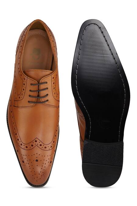 Shop Hats Off Accessories Brown Cut Work Textured Leather Oxford Shoes at Aza Fashions Shop_Hats Off Accessories_Brown Cut Work Textured Leather Oxford Shoes_at_Aza_Fashions