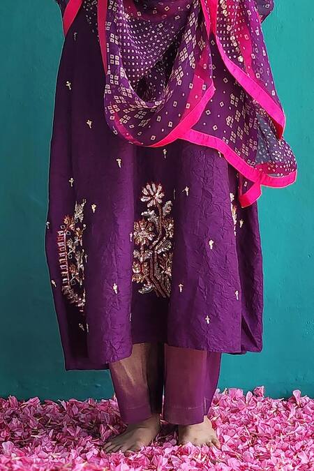 Pooja Singhal_Purple Kurta Viscose Silk Embroidery Sequin Notched Thread Work Pant Set_Online_at_Aza_Fashions