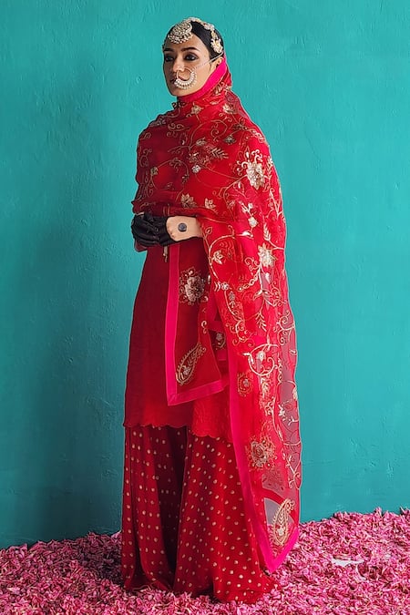 Pooja Singhal_Red Kurta Viscose Silk Plain Mandarin Collar Set With Dupatta_Online_at_Aza_Fashions