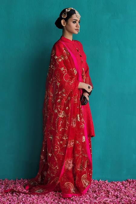Shop_Pooja Singhal_Red Kurta Viscose Silk Plain Mandarin Collar Set With Dupatta_Online_at_Aza_Fashions