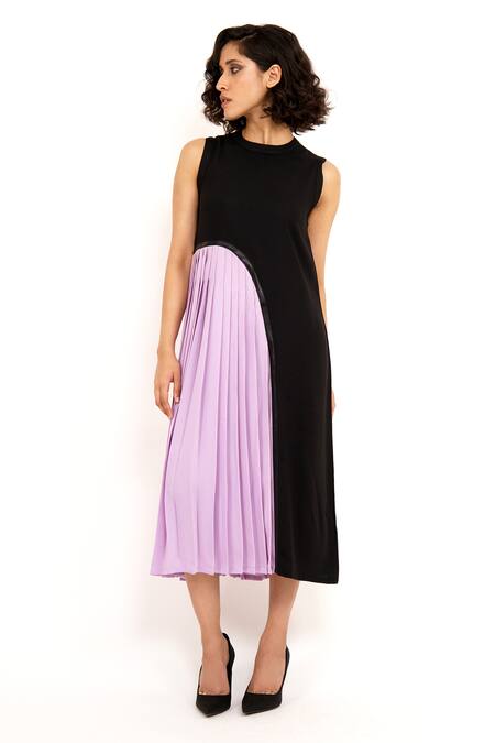 House Of Behram Black Modal Round Neck Color Block Pleated Dress Online at Aza Fashions House Of Behram_Black Modal Round Neck Color Block Pleated Dress _Online_at_Aza_Fashions