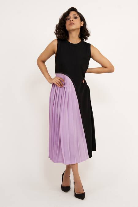 House Of Behram Black Modal Round Neck Color Block Pleated Dress at Aza Fashions House Of Behram_Black Modal Round Neck Color Block Pleated Dress _at_Aza_Fashions
