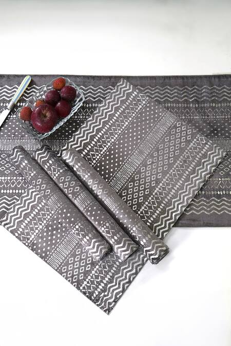 Buy_Ode & Cloe_Grey 100% Cotton Foil Print, Tribal Runner And Mat Set_Online_at_Aza_Fashions